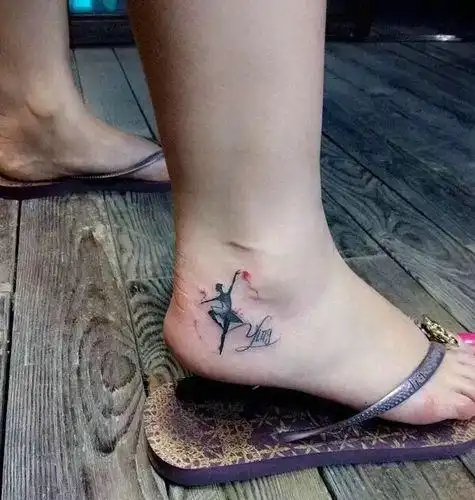 爱跳芭蕾女孩的脚背图腾纹身图片 - 儿童画简笔画图片 - 哇图网