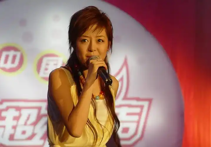 安又琪首届超女冠军却查无此人,黄晓明直击要害:心态配不上能力