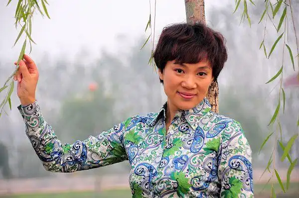 影视演艺知名演员唐唐参加拍摄《幸福的小杨屯》剧照掠影