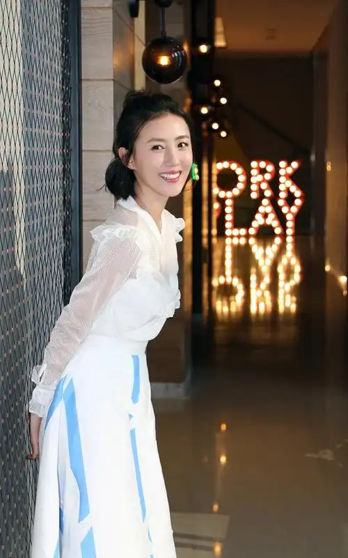 张墨锡早秋写真曝光俏丽短发甜美清新