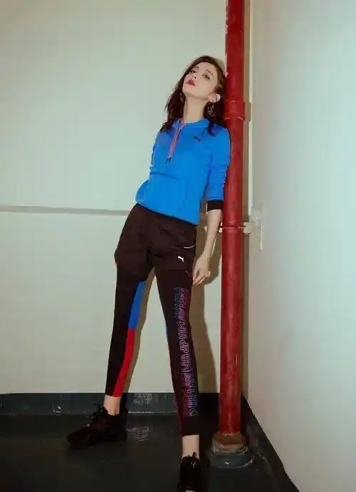 古力娜扎的大长腿根本不用秀任何衣服都能表现出来尤其是短裤