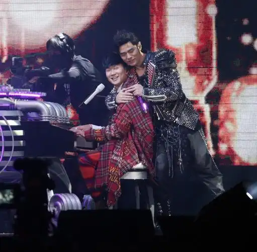 周杰伦巧遇jj「当场比大小」 突然「林俊杰一个move」粉丝笑翻:两位