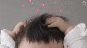 超可爱的丸子妹抓头发表情包