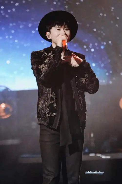 张杰生日演唱会##张杰哭到唱不下去