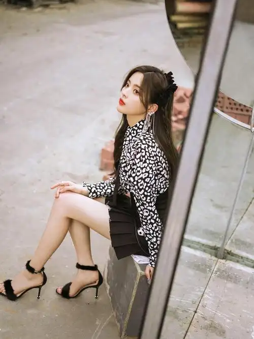 中国女明星里谁的腿特别好看