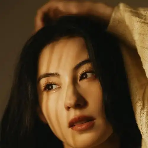 回头再看张柏芝或许曾经谢霆锋与她离婚不只是陈冠希的原因