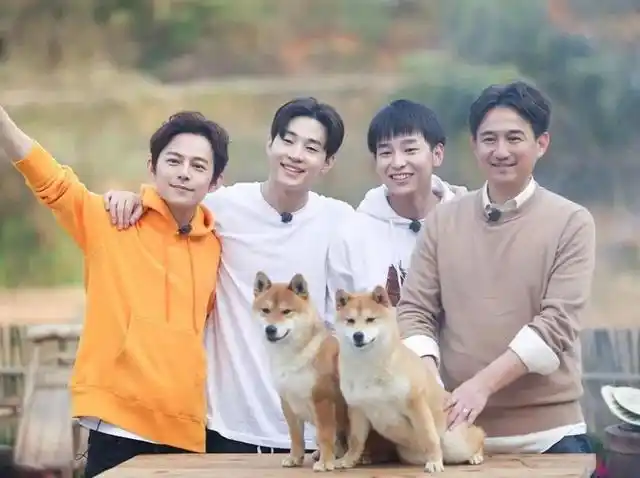 黄磊和黄磊对比黄磊彭昱畅同框差别太大