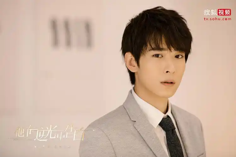 吴昊泽《他在逆光中告白》开播 甜宠悬疑高糖来袭__凤凰网