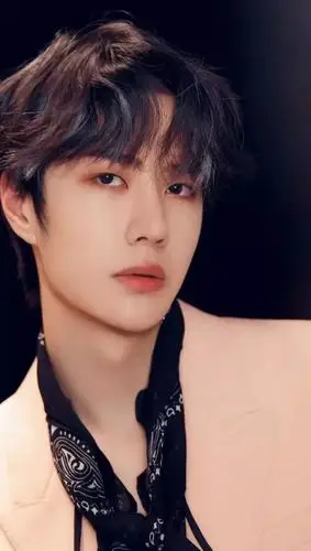 当红明星王一博写真:阳光帅气,英俊潇洒!