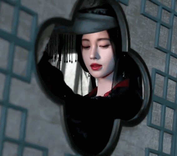 鞠婧祎在花间令里养花