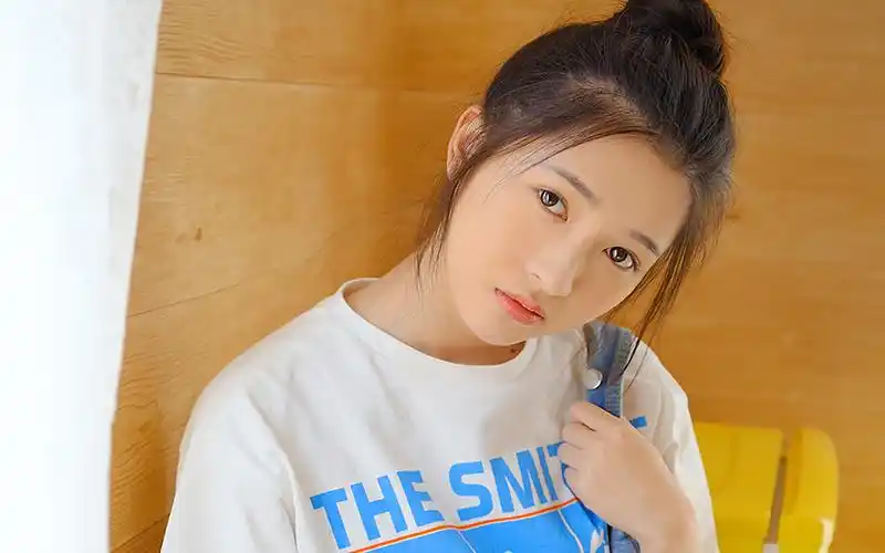 小清新美女俏皮写真高清电脑桌面壁纸