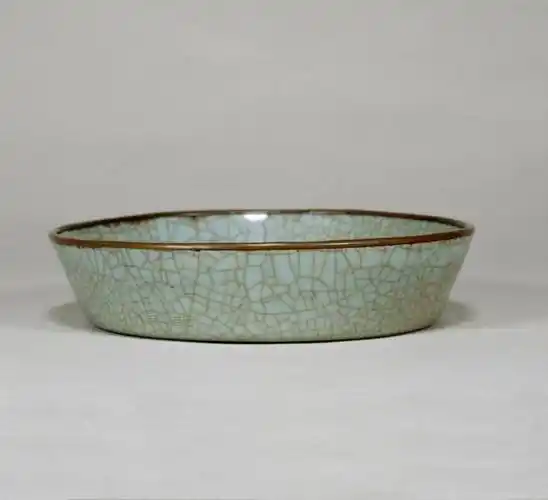 日本东京国立博物馆藏南宋 官窑花口碗 美国弗利尔美术馆藏青釉六出葵