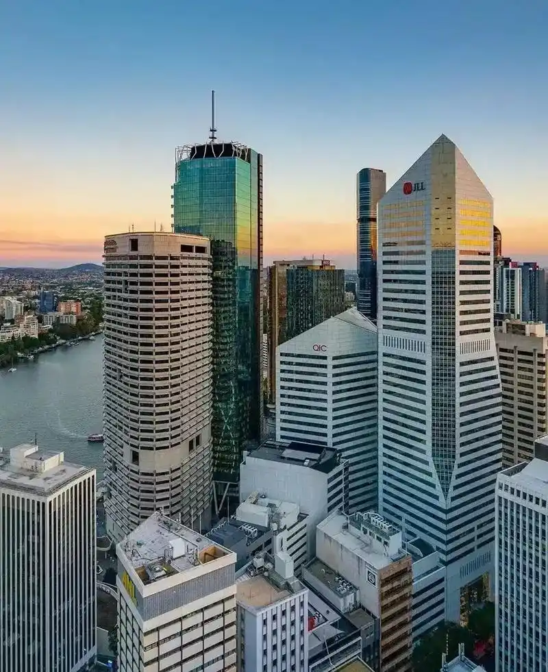 澳大利亚城市最震撼cbd,有点类似于香港和新加坡的繁华,但是 - 抖音