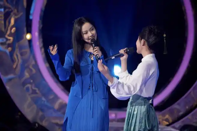 风格可以如此随意切换emo版嗨歌唱出了新奇的听觉体验,姐好会唱#黄龄