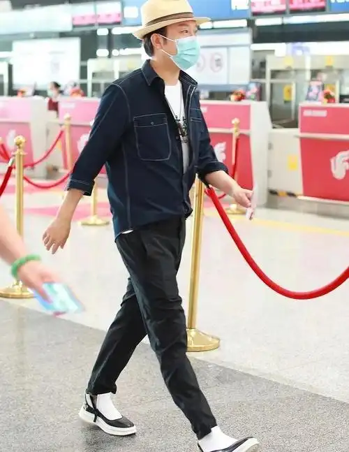 175cm李玉刚时尚造型牛仔衬衫九分裤穿出185的效果