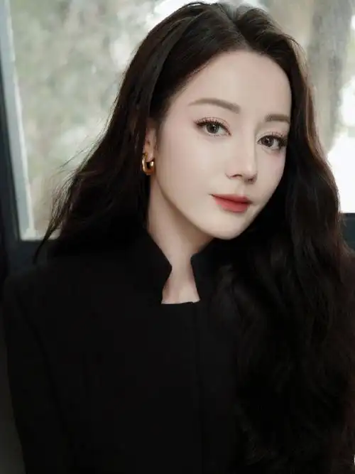 迪丽热巴黑金御姐风##迪丽热巴说实话我挺害怕的