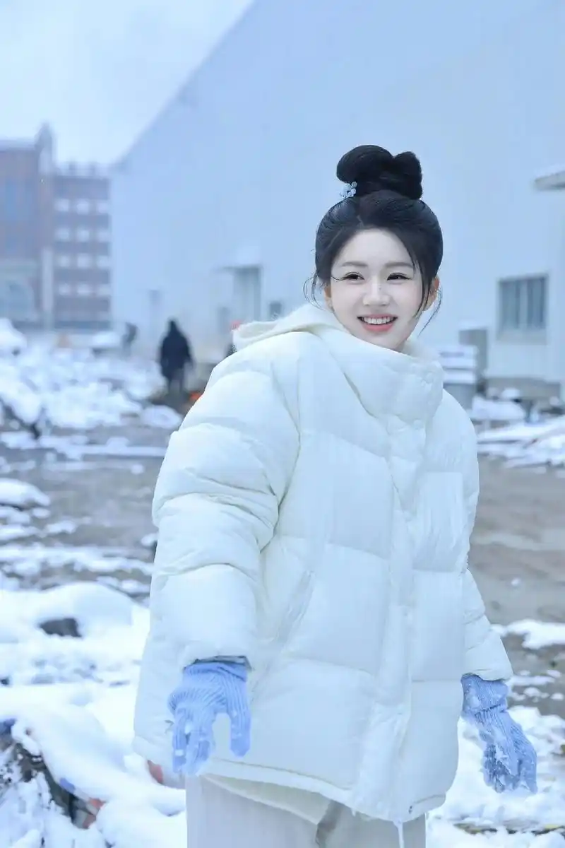 赵露思 #雪天拍照 1.22.露思照片 - 抖音