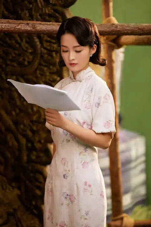 李沁旗袍造型完美演绎民国才女林徽因