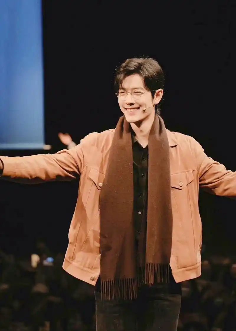 怀念那些年的肖战笑容真的很治愈!