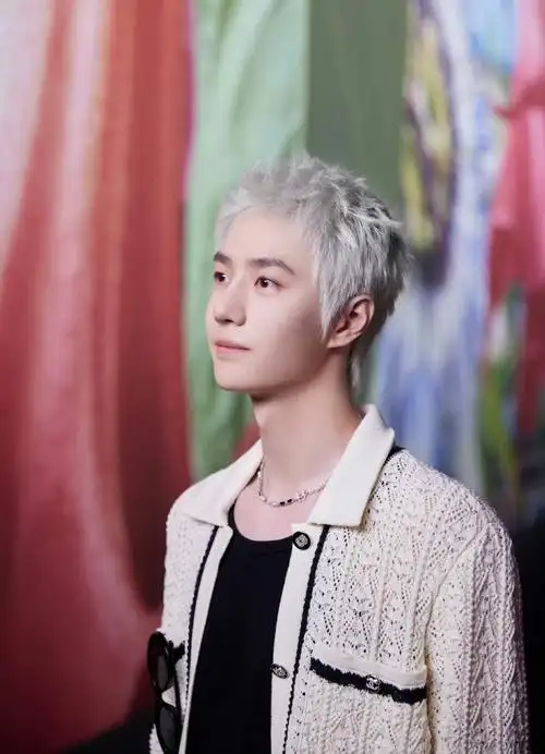 外媒报道王一博巴黎时装周##王一博巴黎时装周