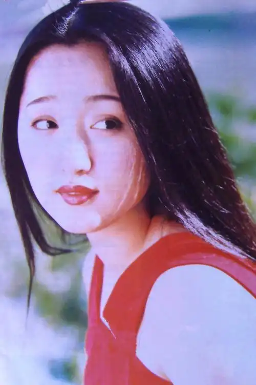 一组杨钰莹少女时期的美照,她是那个时代的青春美少女代表人物,清纯