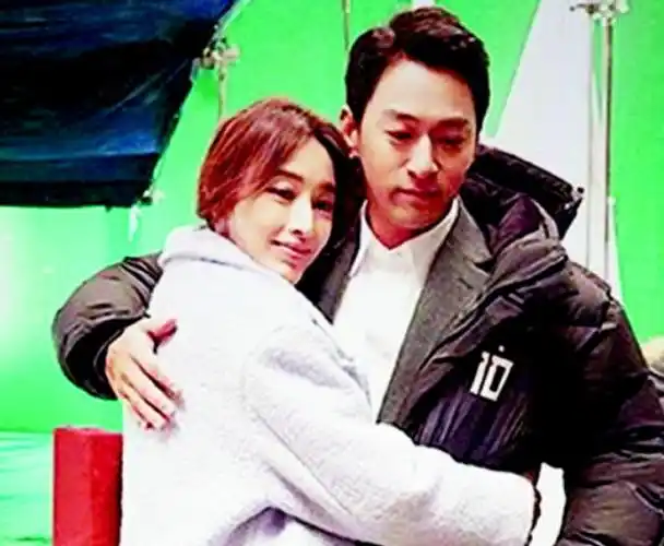 可惜这段恋情与第一段恋情相似,张俪与朱镇模因长时间的分居两地,文化