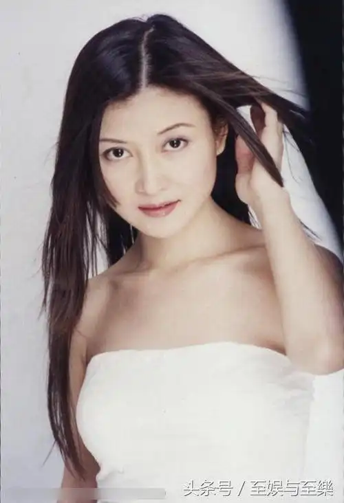 15岁成名,一首歌唱红全国,退出歌坛经商惨败,48岁仍单身(3)