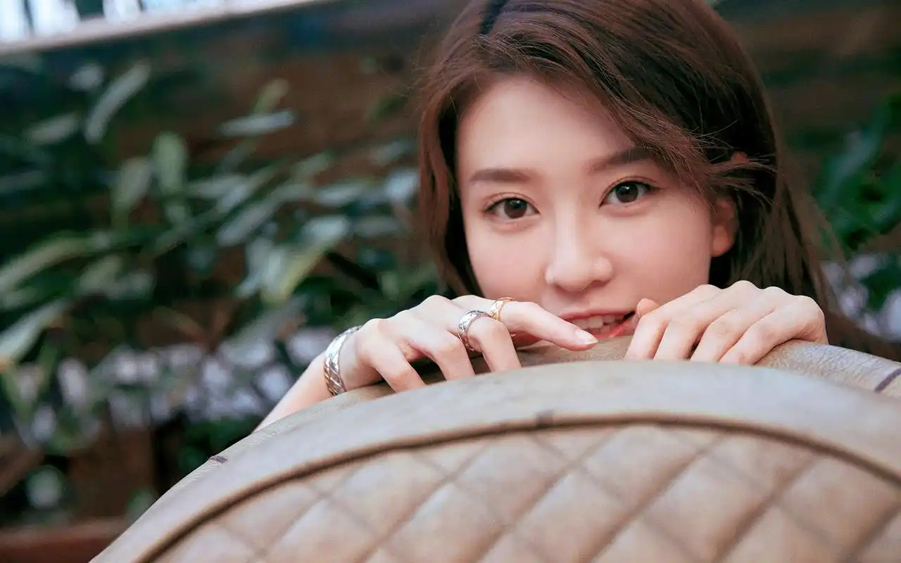 乔欣性感动人写真桌面壁纸