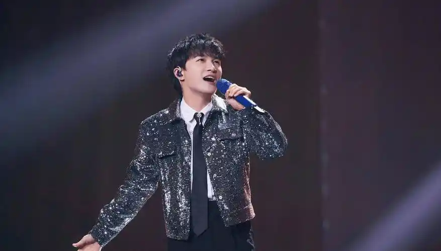 周深演唱流浪地球2定义主题曲,命运打不败活着!_作品_歌曲_时候