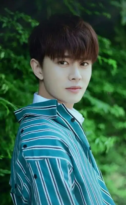 当红小生任嘉伦时尚写真,网友:许宣上线了