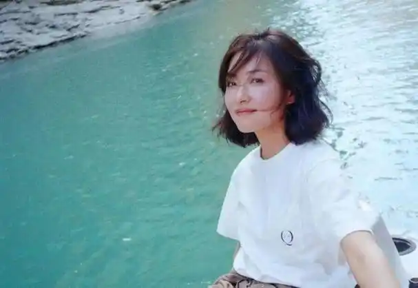 万茜出道18年不火(出道16年一直不温不火)(18)