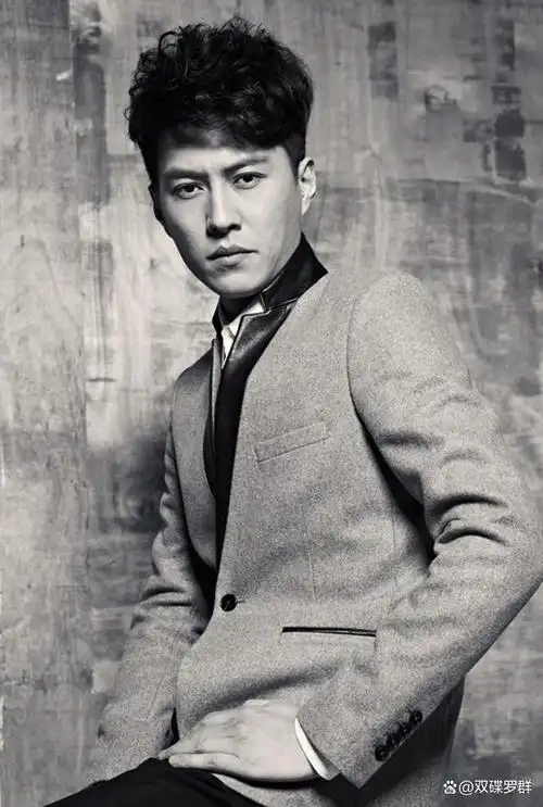 他通常扮演有深度,有内涵的角色,被冠以"老干部"的