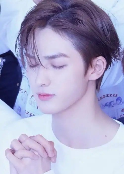 朱正廷isdin怡思丁品牌全球代言人##朱正廷.