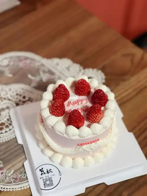 迷你可爱小四寸草莓蛋糕