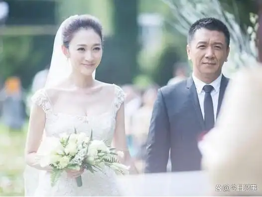 李小冉,感情经历挫折后,最终收获爱情|鄢颇|梅婷|孙东海|娱乐圈|金钱