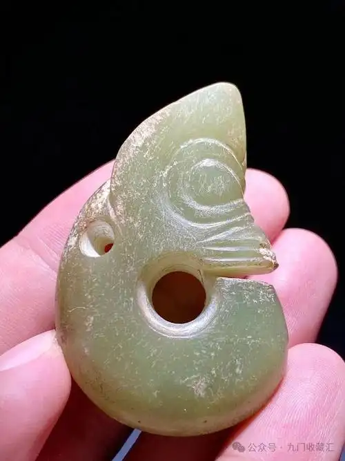 红山文化和田玉青白玉玉猪龙把件