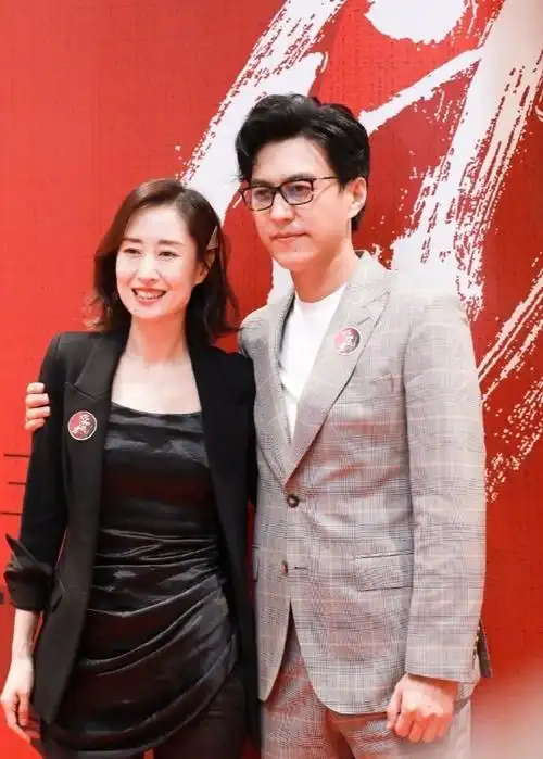 靳东刘敏涛同框合影网友直呼梦回伪装者