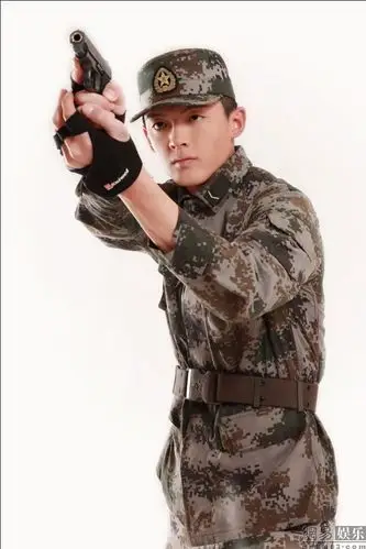 我想要军人持枪姿势图,好看一点的,真人或者半真人的都可以,最好是半