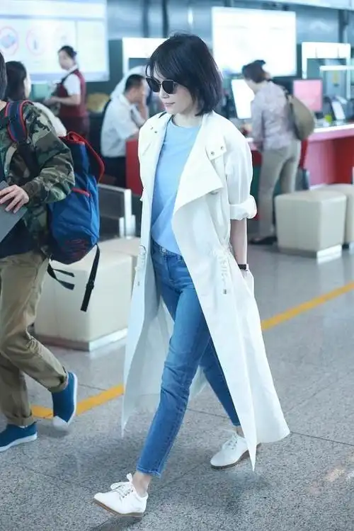 干练有范的暖春穿搭学起来参考王菲的气质穿搭好优雅