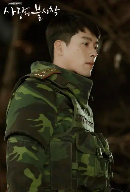 穿军装的玄彬看得网友上头,金秀贤的客串剧情或许另有寓意