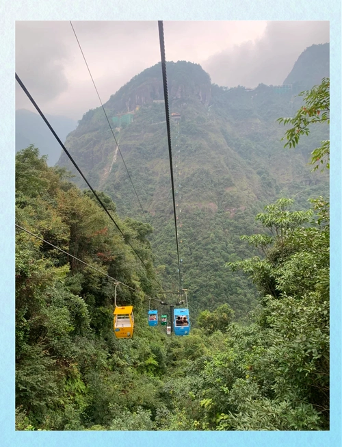 江西大觉山:宁静的漂流胜地与佛像奇观