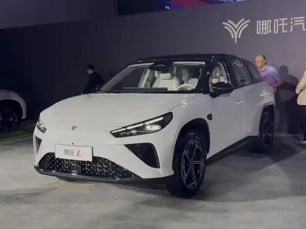 哪吒首款大五座suv 哪吒l售价12.69万起