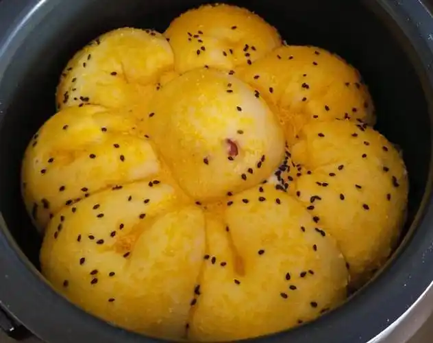 用电饭锅做面包,香甜柔软还拉丝,出锅全抢光,大人小孩都爱吃