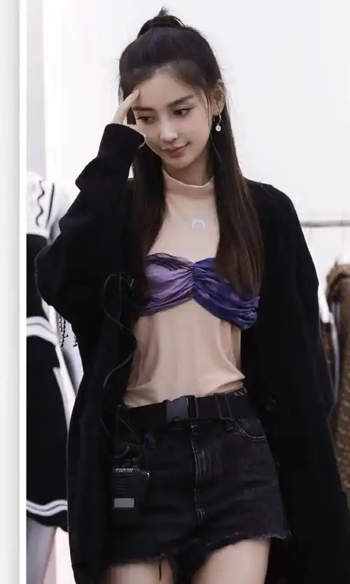 杨颖为带货秀性感内衣外穿还搭配肉色打底妹子看了都脸红心跳