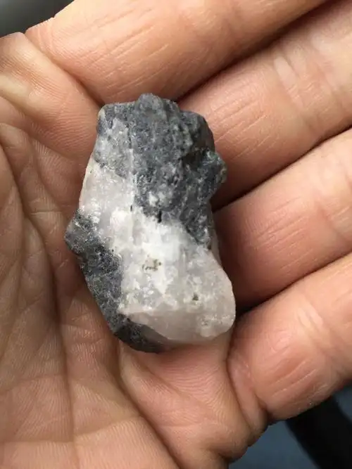 金刚石原石是这的吗?有没有人痛