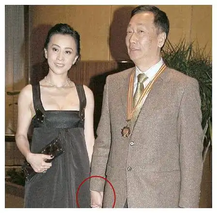 刚收2亿豪宅就宣布离婚,她说阔太的日子不是人过的,换你也离
