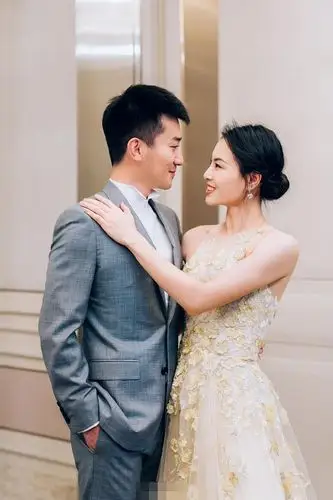 吴敏霞上海再办婚礼 郭晶晶傅园慧高敏现身