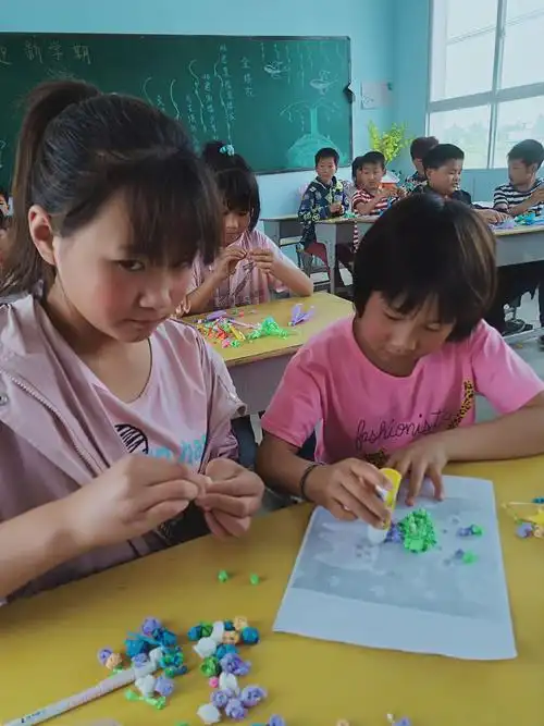 杨庄小学美术课之长颈鹿