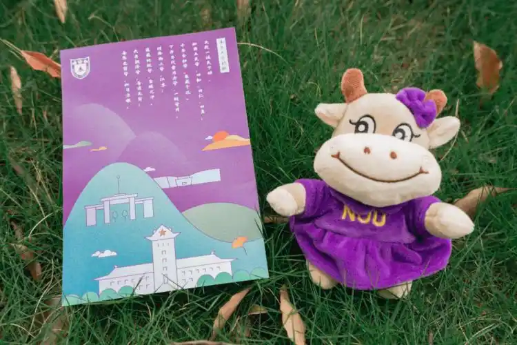 南大校歌南高师首任校长江谦先生作词的李叔同先生制谱右上部是由现代