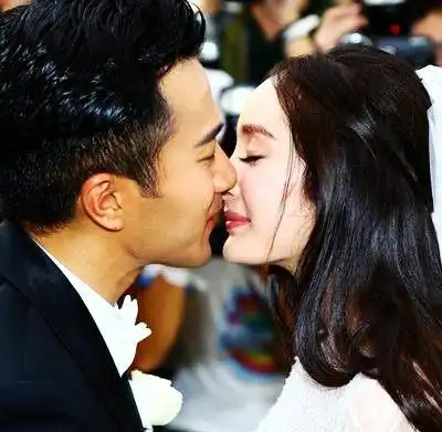 明星夫妻的亲吻瞬间:霍建华霸气王祖蓝不忍直视,贾乃亮的"第三者"亮了